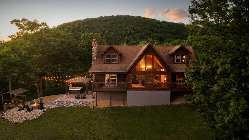 Bearloga:Hot Tub, Sauna, Stunning Views, 75 acres - Image 1