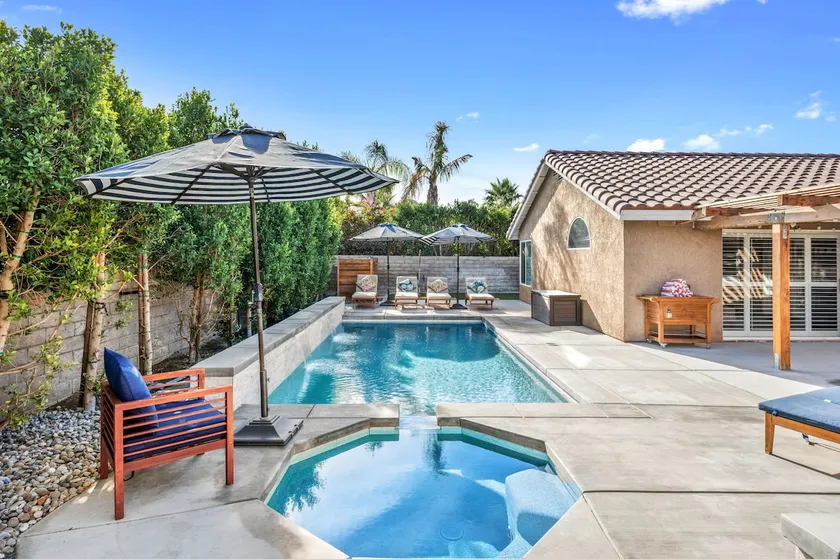 Desert 4BD PRVT Salt Pool walk to Tennis Gardens - Image 1