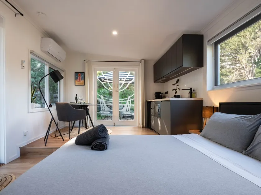 La Cabine | Private studio 5 mins Peninsula Hot Springs, Golf, Beaches, Wineries - Image 1