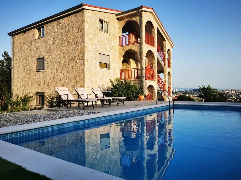 Panoramic Balcony, Green Views & Pool Access - Image 1