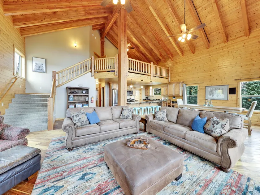 Luxury Ski Cabin | Sleeps 25 | 2 Min to Lifts - Image 1