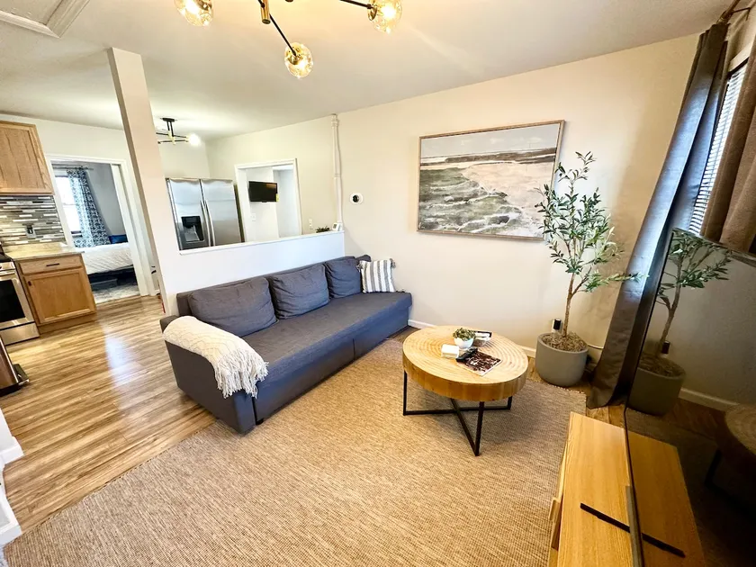 Easy walk to the Beach! Bay Breeze Bungalow - Image 1