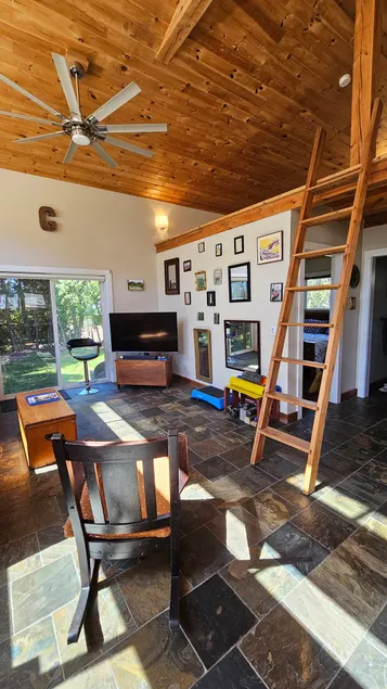 Golden Cottage with access to CITIES/MOUNTAINS/LAKES/CAFES! - Image 1