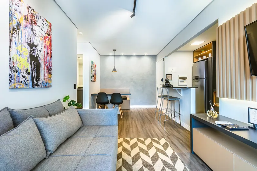 Complete, Sophisticated, and Great Location! - Image 1