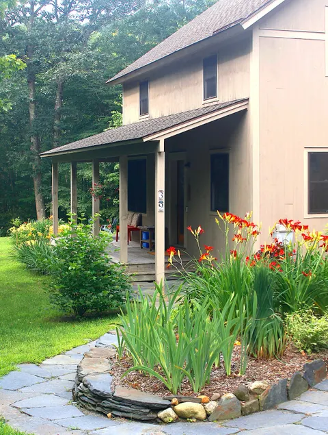 Charming Brookside Artisan Home - Image 1