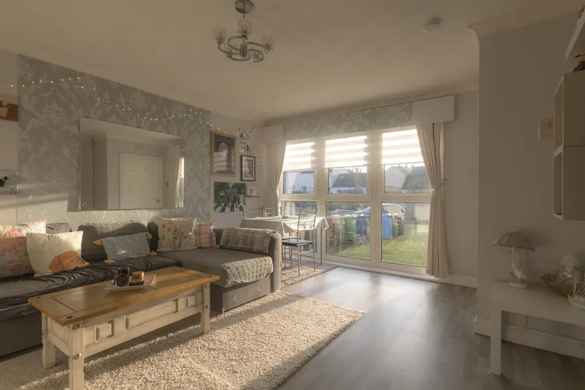 2-Bedroom Home Away From Home in Glasgows' East End with FREE Parking - Image 1