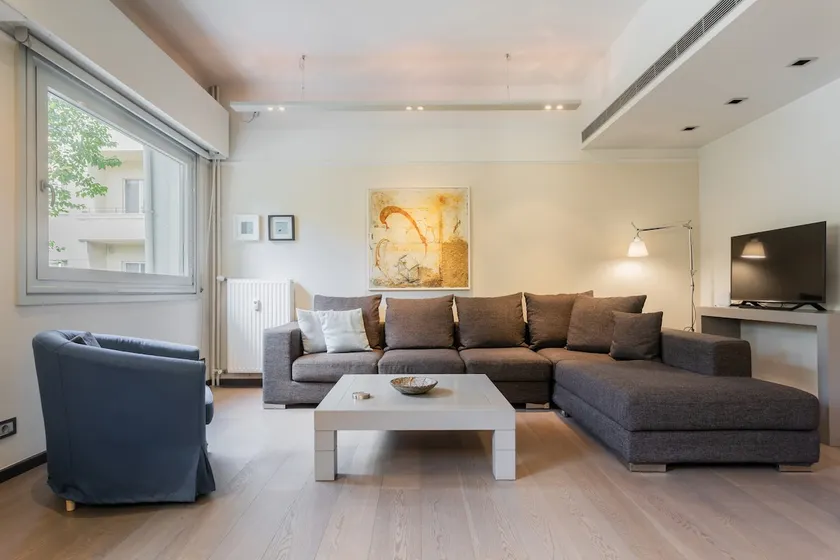 Plaka: Stylish Flat Overlooking Cathedral Sq. CM1 - Image 1