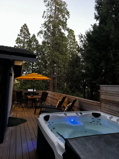 Elevated Mountain Cabin * Luxe Hot-tub * - Image 1