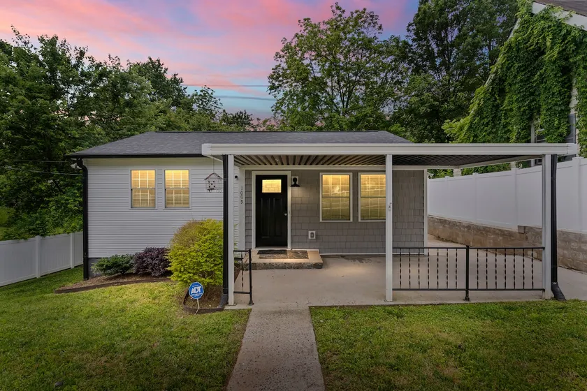 Stylish Gastonia Stay – 2BR/2BA w/ King + Queen - Image 1