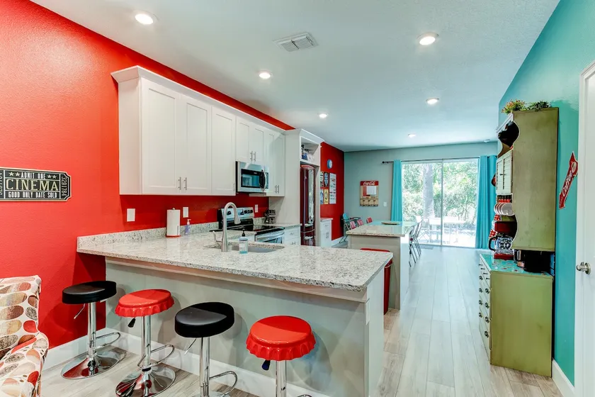 New House with Retro Vibes | 4 blocks to downtown - Image 1