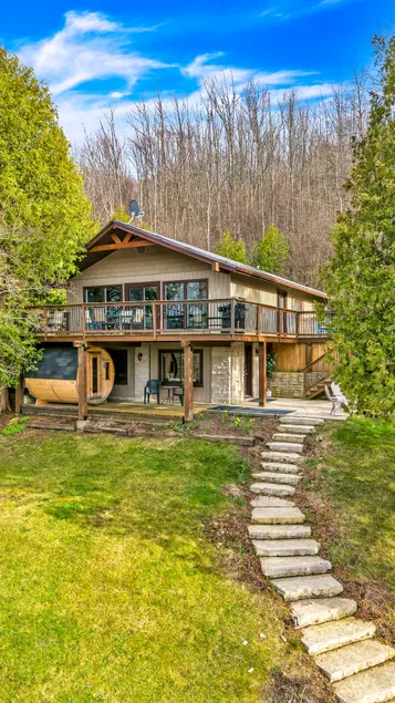 Bay Mount Chalet with Sauna - Image 1