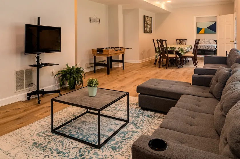 Sun Filled Spacious Guest Suite with High Ceiling - Image 1