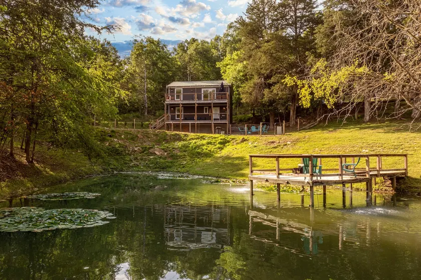 Pond View Cabin with access to the Fainting Farm - Image 1