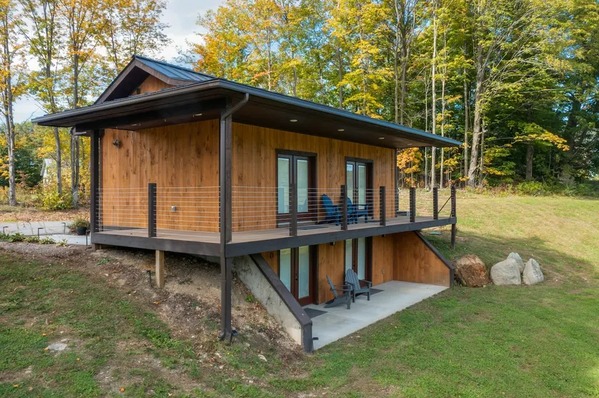 Charming 1 Bedroom Lodge with Tranquil Views - Image 1