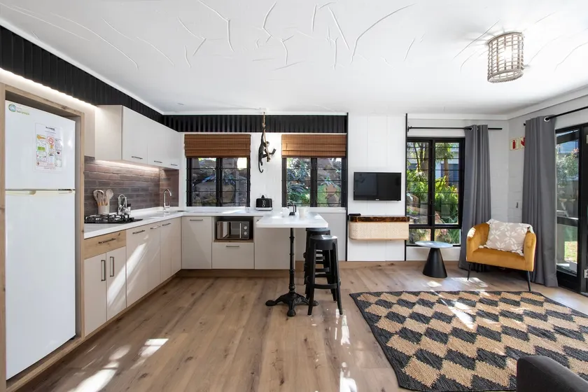 Hornbill House Unit 3 - 1 Bed Apartment Terrace - Image 1