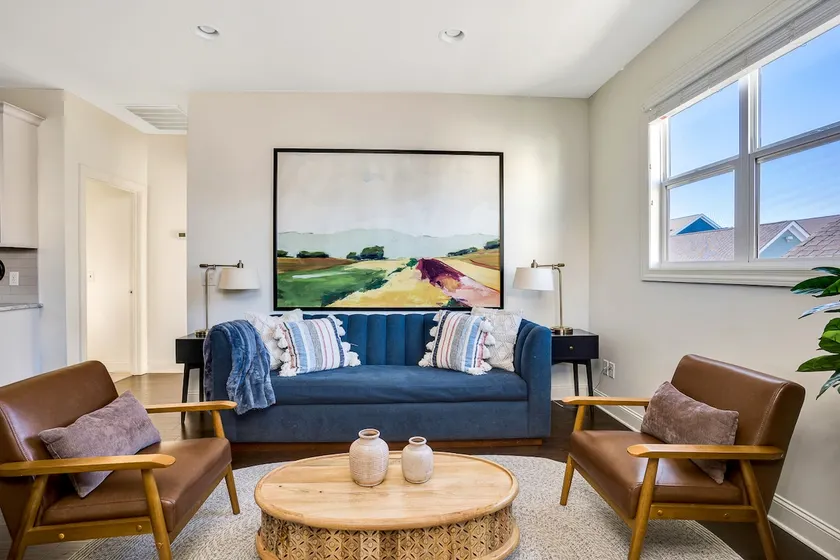 Downtown Walkable Apt. w/ Family Park In Front - Image 1