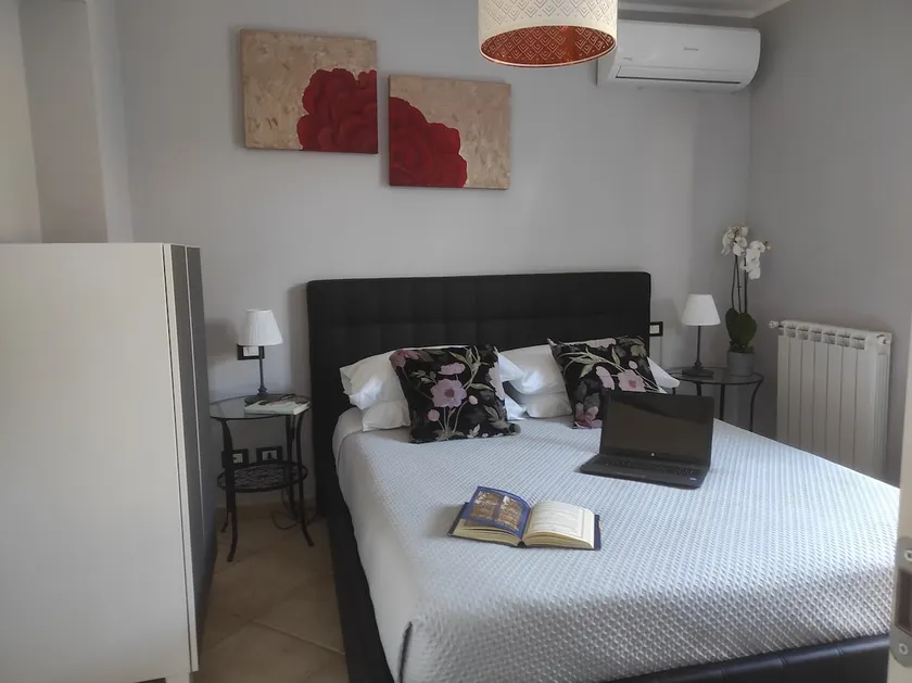 Dreams House Paola-luxury suite near airport - Image 1