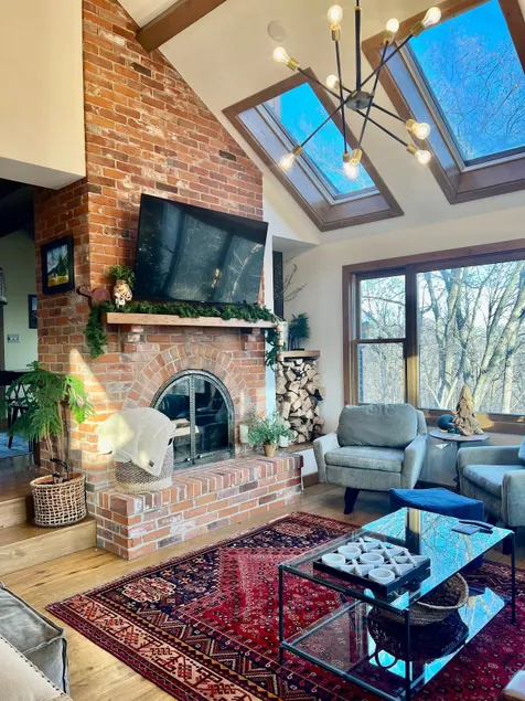 Secluded Treehouse, Great Views, near Hwy 20 and golf, remodeled primary bath - Image 1