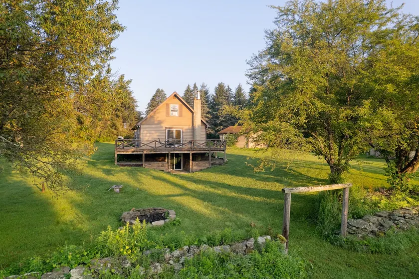 Elk Mountain Vacation Home on 21 Acres - Image 1