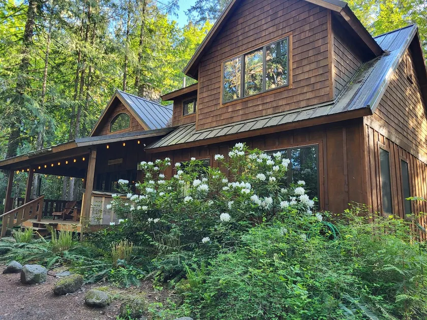 Private Mt. Hood Riverfront Cabin - Image 1