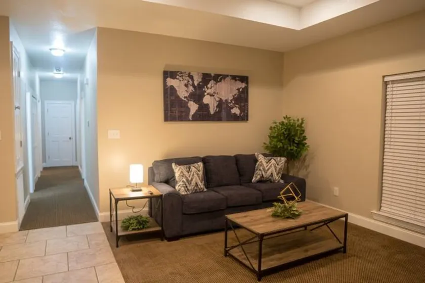3BR 2BA · Parking · W/D · Near Ingalls & Chevron - Image 1