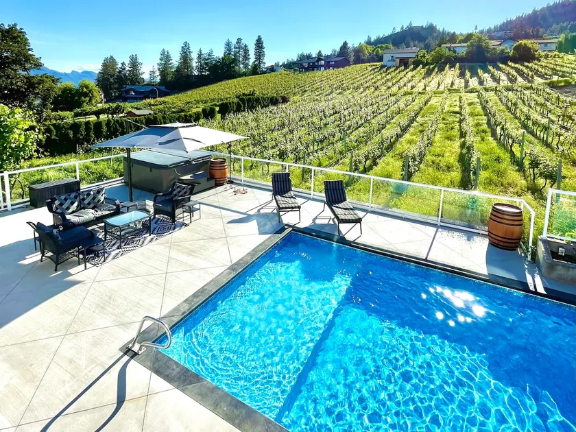 Year-Round Heated Pool, Hot Tub, Private Vineyard, Lake Views - Image 1