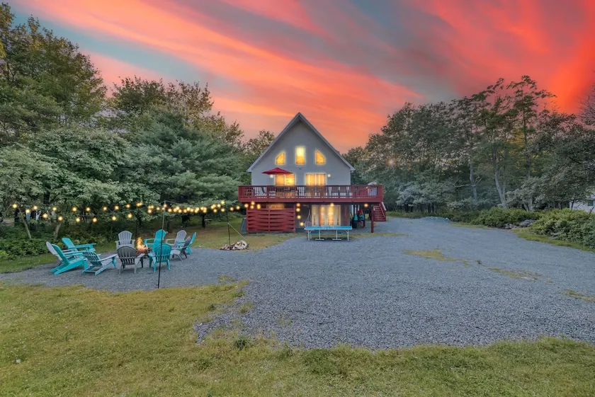 \"Pocono Antilia\" 7 BR Chalet Sleep 18 w/Hot Tub, Sauna & Game Room - Image 1