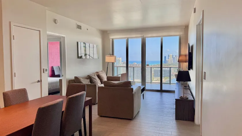 Elegant Oceanfront Retreat with Top Amenities - Image 1