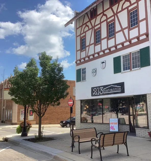 On Monroe’s Historic Square-2 bedroom das Baumhaus - Image 1