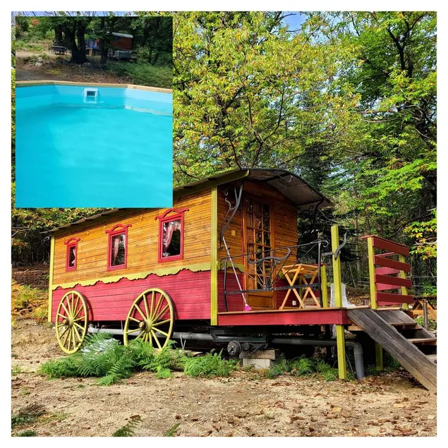 Unusual holidays romantic pink red caravans - Image 1