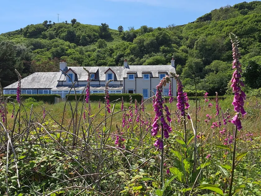 Secluded sea side house, direct access to beach. - Image 1