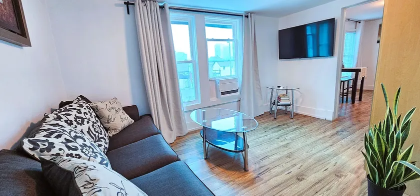 BORNU-2nd Flr Spacious, Location, Clean, 1BDr, A/C - Image 1