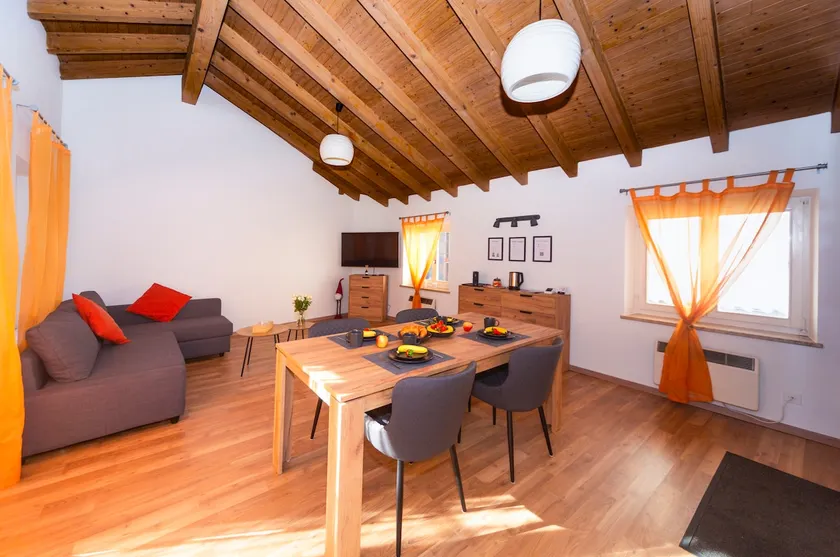 Attic a Stone's Throw from Piazza Grande - Image 1