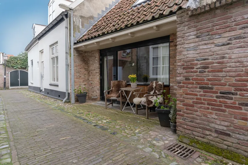 Cottage at the old Vischpoort of Harderwijk - Image 1