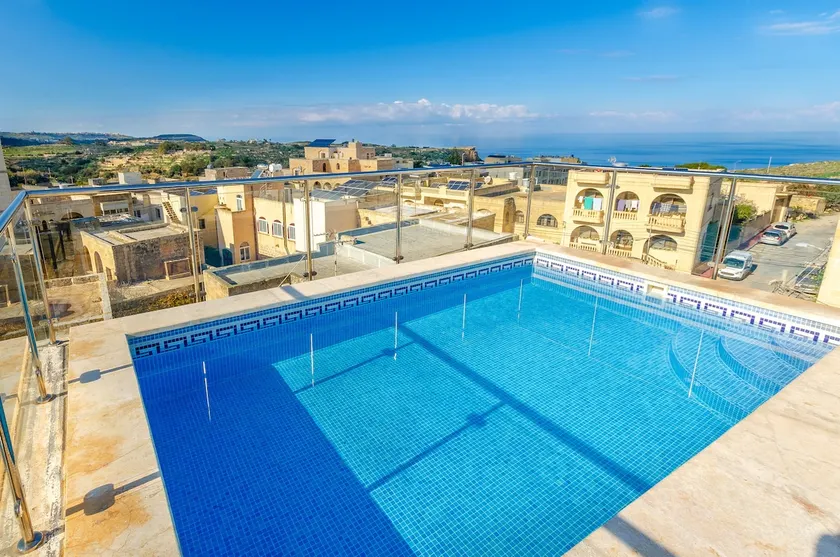 Rooftop Pool w/SeaViews @ Modern 3BR Holiday Home - Image 1