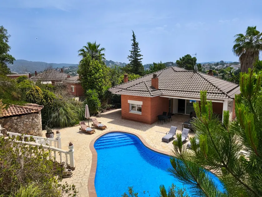 Beautiful family villa 1400m2(10p.), private swimming pool - Image 1