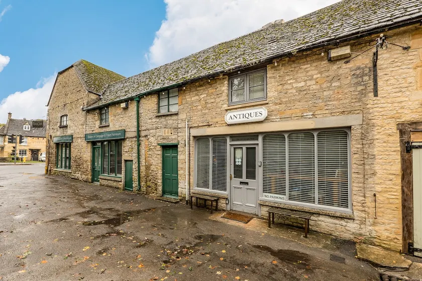 The Old Antique Shop Town Centre Stylish House - Image 1