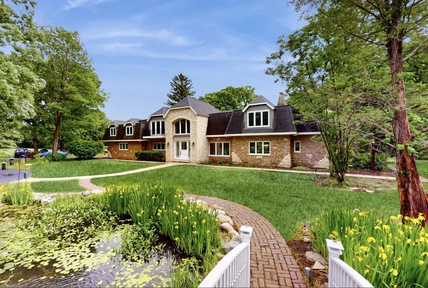 Wayne Woods A Luxury 6-acre Villa - Image 1