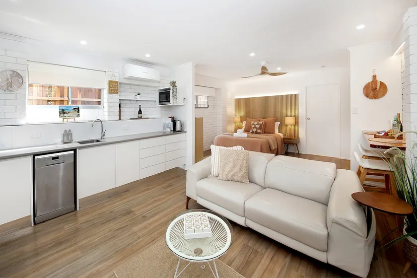 Pet Pawfect Coastal Stay, Couples Studio. - Image 1