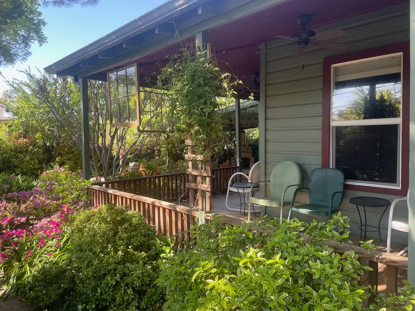 Cozy Cottage and Gardens in the Heart of Plymouth - Image 1