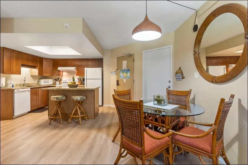 1BR Kihei Condo, Full Kitchen, Walk to Beach - Image 1