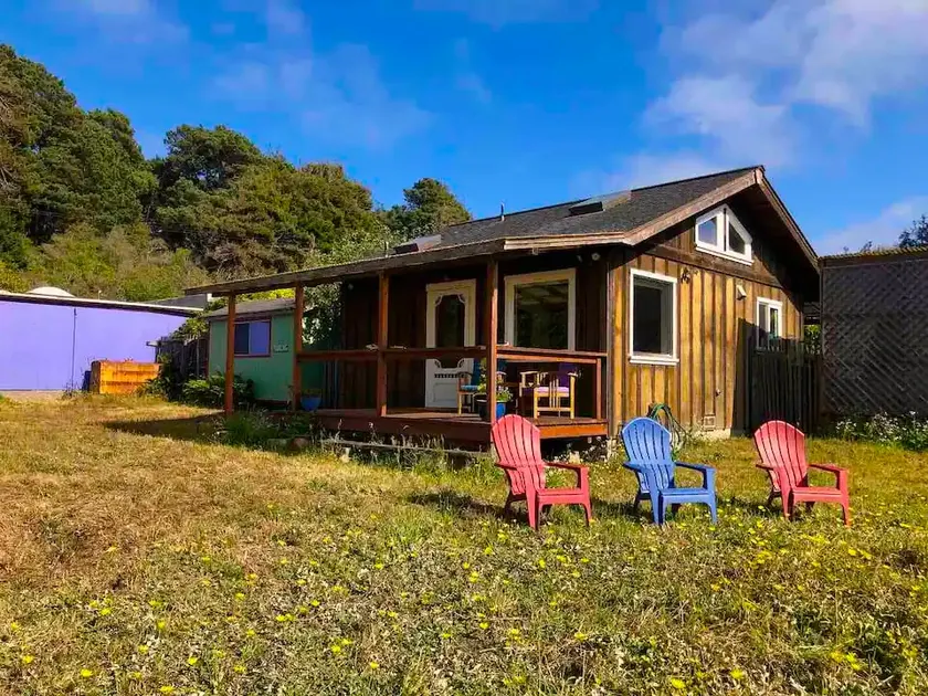 Peaceful, Quiet Artist’s Cottage One Mile From Sea - Image 1
