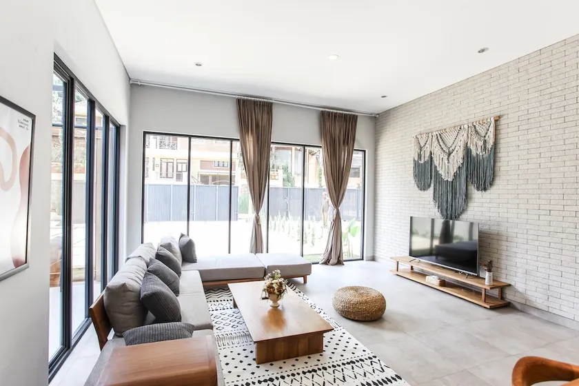 Staycation Villa 4-9 Pax | Karaoke, Netflix, BBQ! - Image 1