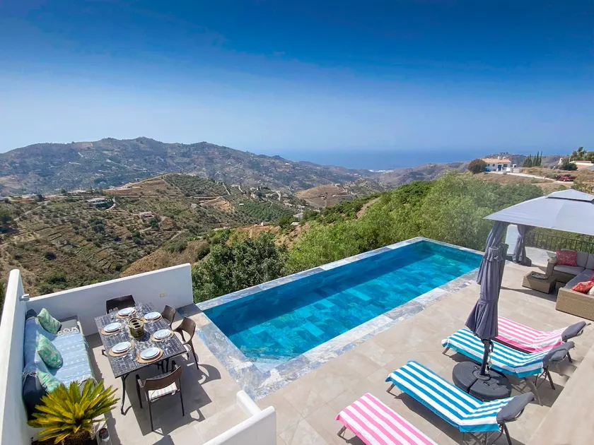 Luxurious villa/infinity pool/sea views/jacuzzi - Image 1