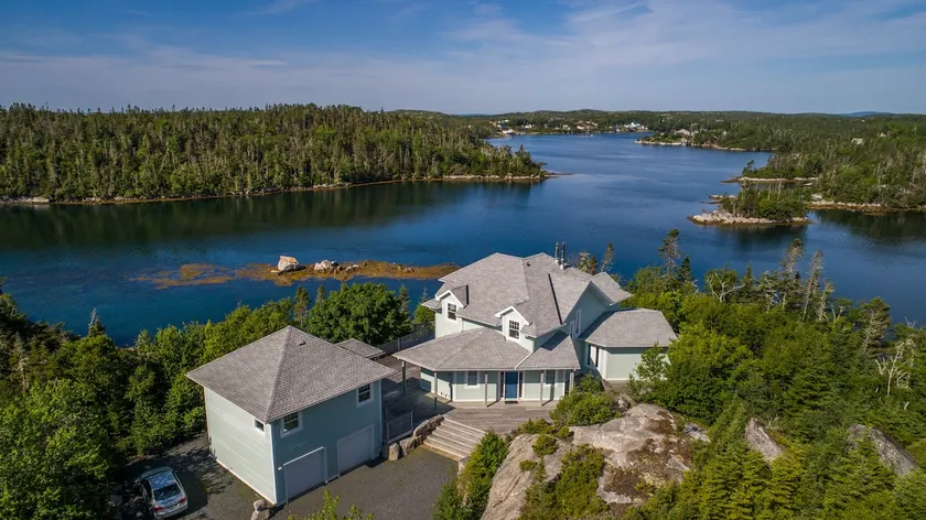 Beautiful Seaside Home - Image 1