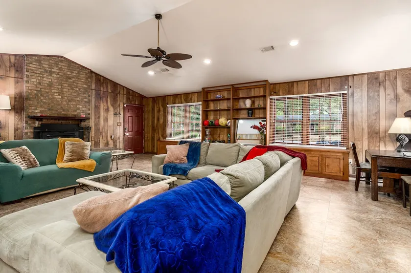 Enjoyable Stay and Play Convenient Location - Image 1