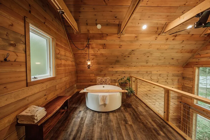 Barn at Edenwood+Spa Loft Tub+Luxe Couples Getaway - Image 1