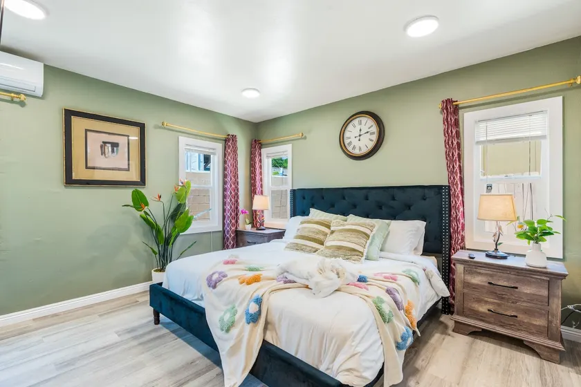 Prime location King Bed! Private house1 - Image 1