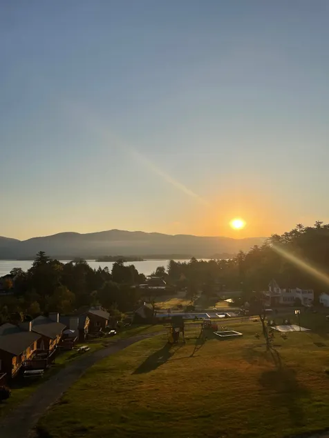 Two Bedroom Chalet w Lake George Views and Access - Image 1