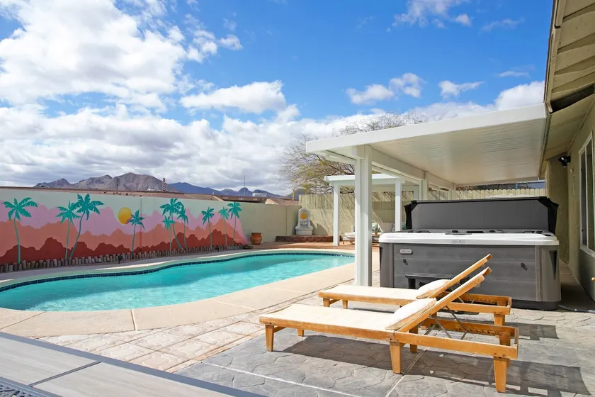 Remodeled 3BR Vegas Pool House with Arcade - Image 1